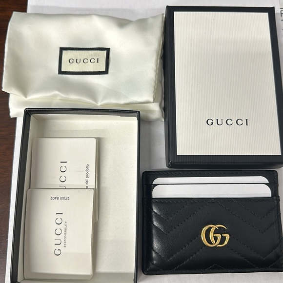 Gucci Card Holder & Makeup Bundle - Picture 5 of 5